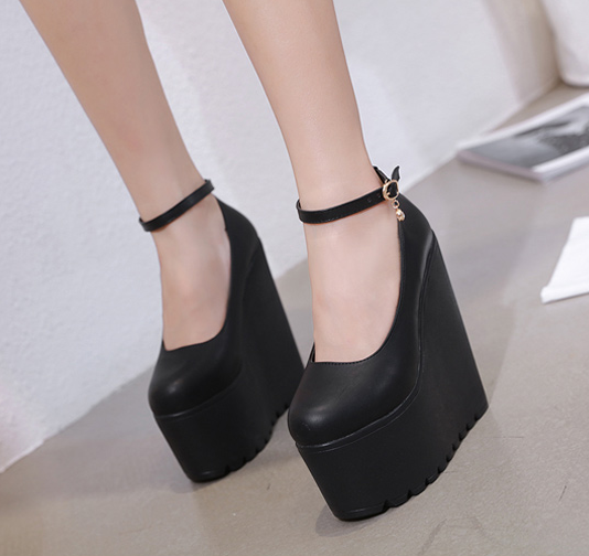 รองเท้าคัทชูส้นเตารีดสูง 6.5 นิ้ว สีขาว/ดำ ไซต์ 34-39