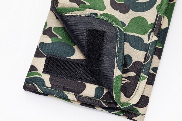 A BATHING APE® 2014 AUTUMN & WINTER COLLECTION กระเป๋าใส่โทรศัพท์ และ Passport มีสายถอดได้