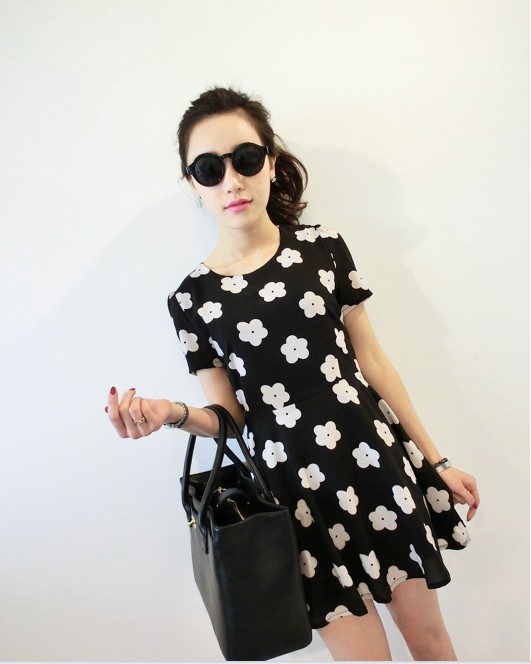 **พร้อมส่ง** supersave เดรสสีดำ ลายดอกไม้สีขาว