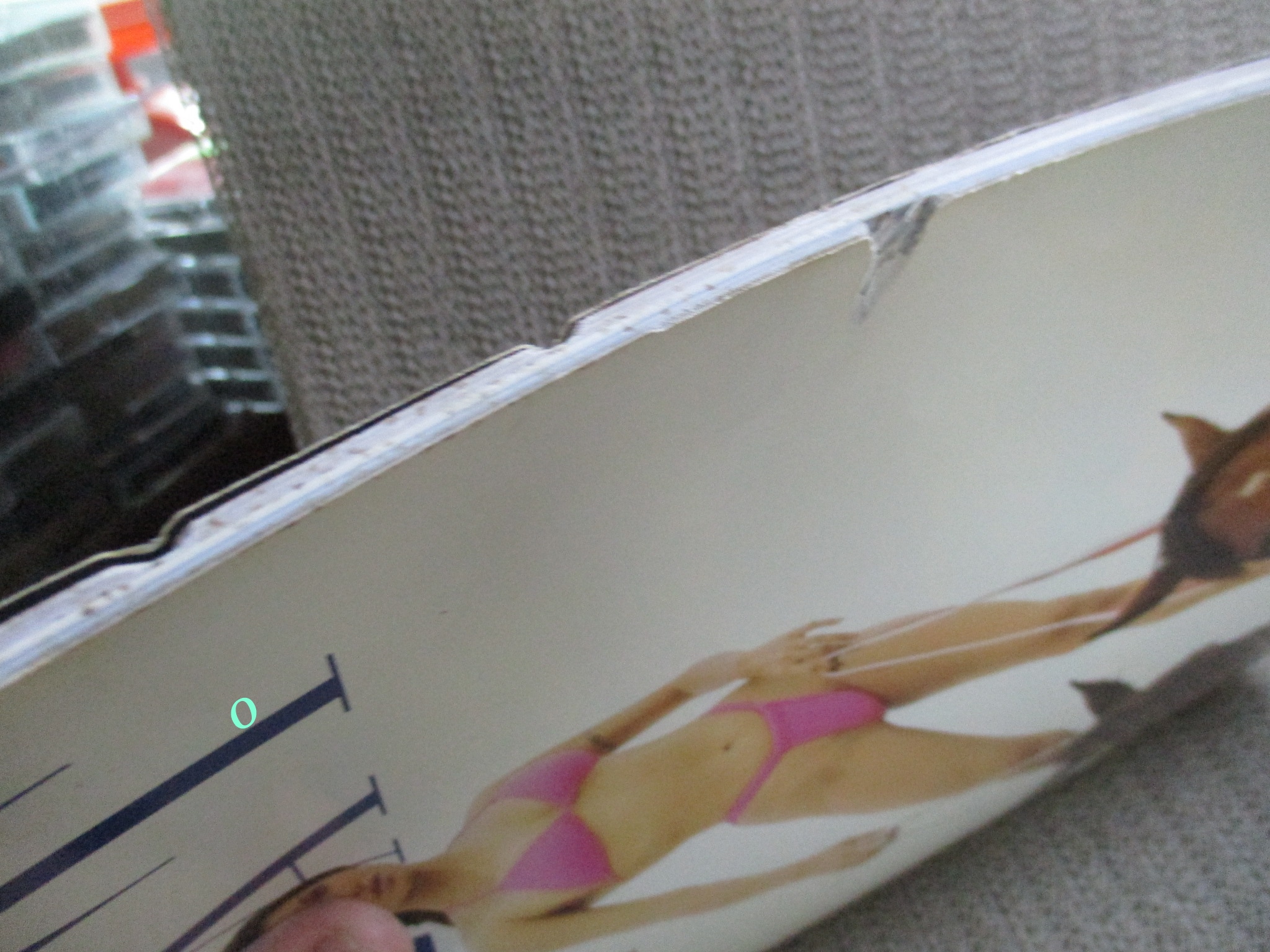 นิตยสาร HEAT no.13 เปิดบน ตำหนิมีรอยแมลงกัดกินบริเวณริมหนังสือ ตามภาพ