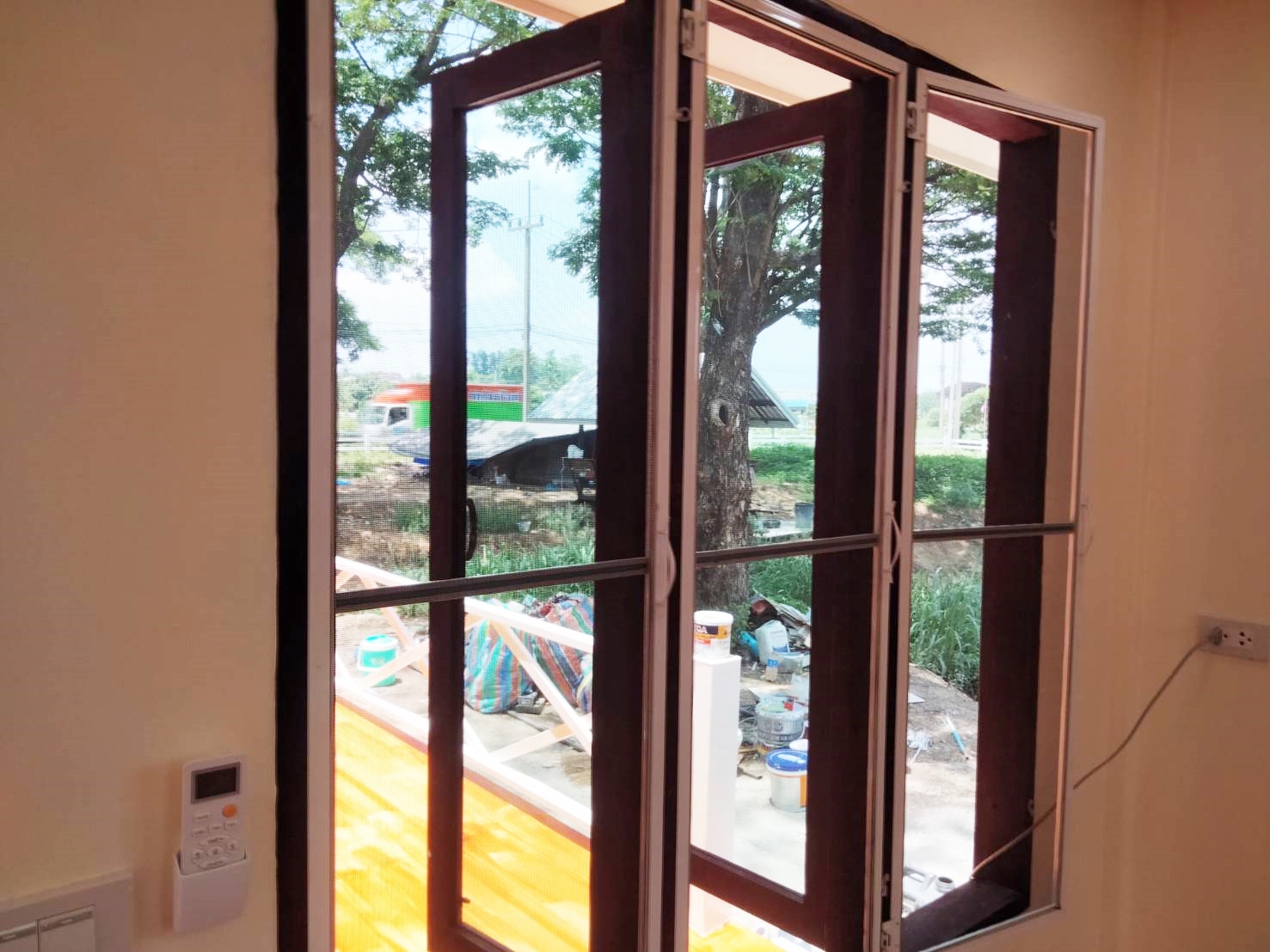 บ้านน็อคดาวน์ ขนาด 4*6 และ 3*4 พร้อมระเบียงกลางบ้าน