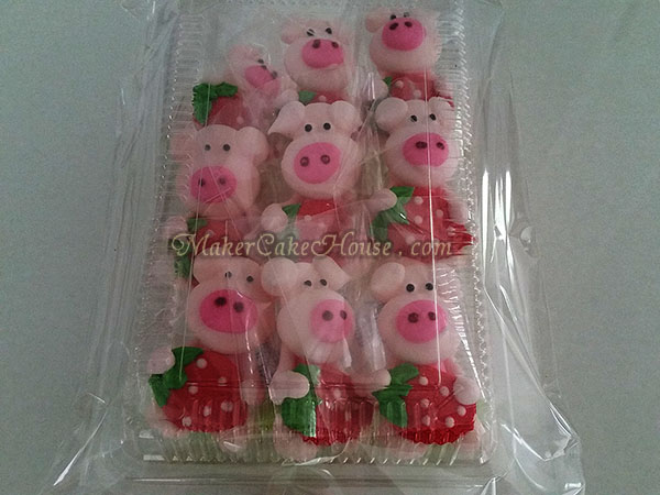 ตุ๊กตาไอซิ่งรูปหมูกอดสตรอเบอรี่ ( 9 ชิ้น )
