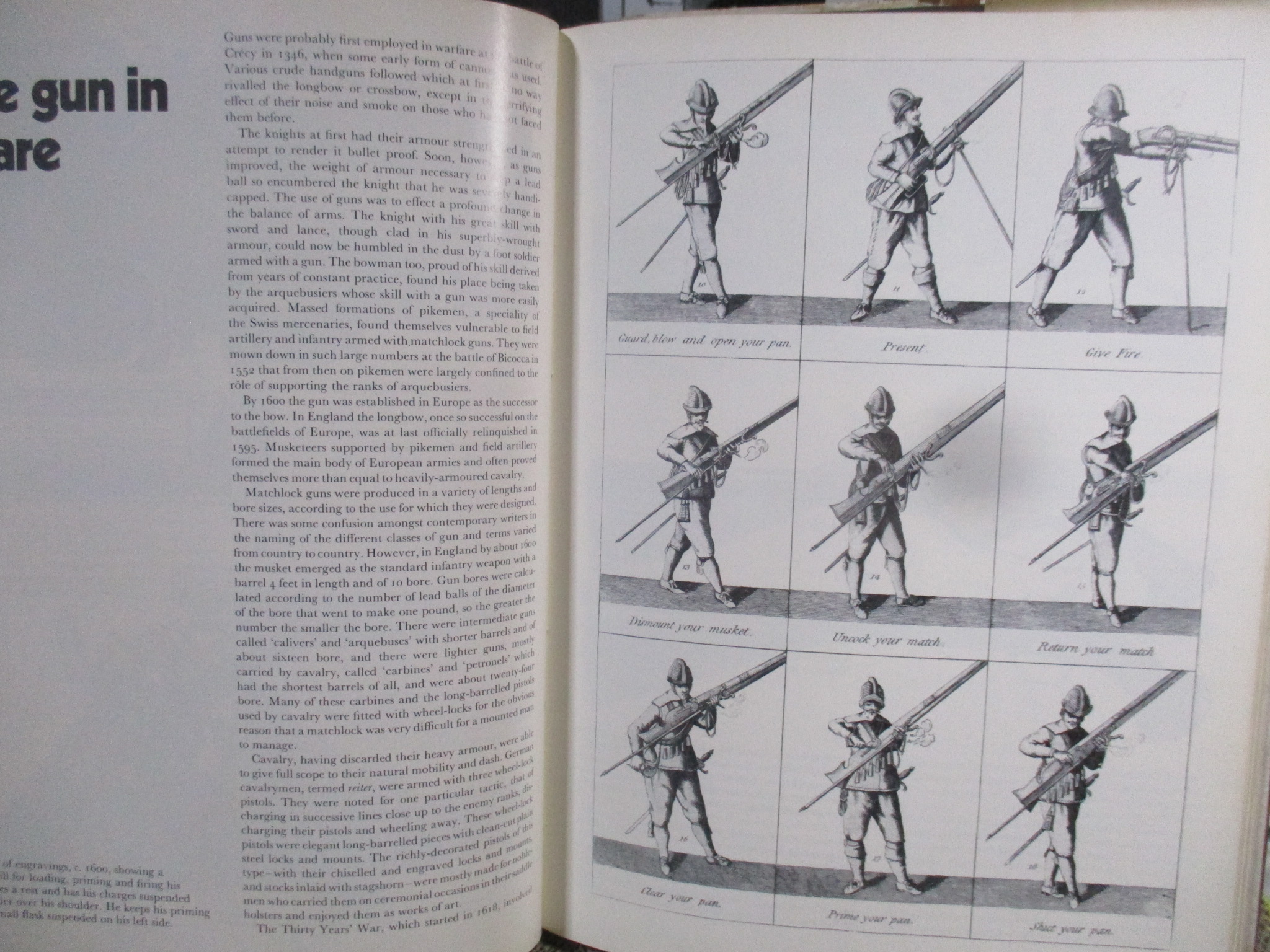 หนังสือ ศาสตร์และศิลป์ โลกของปืนโบราณ THE WORLD OF GUNS / RICHARD AKEHURST (ภาษาอังกฤษ)