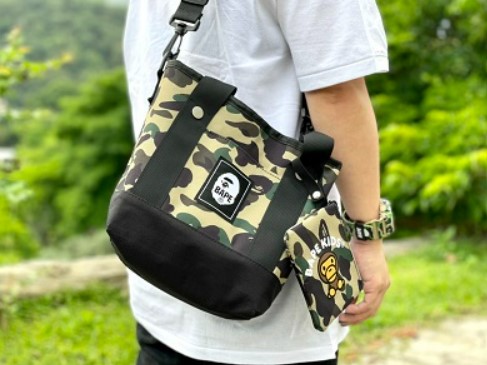 A Bathing Ape® 2021 AUTUMN/WINTER COLLECTION Stroll Tote & Mini Wallet กระเป๋าถือพร้อมสายสะพาย และกระเป๋าใบเล็ก