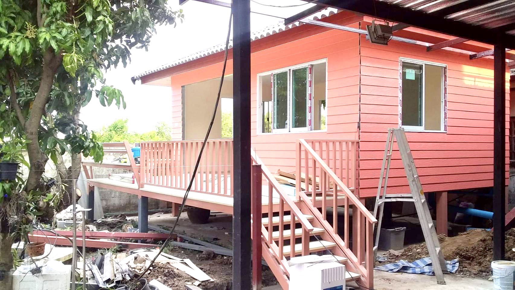 บ้านน็อคดาวน์ ทรงปั่นหยา ขนาด 4*6 เมตร พร้อมระเบียง 2*3 เมตร ชุดประตูสไลด์