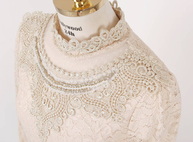 ***หมดค่ะ***เสื้อผ้าลูกไม้สีครีม คอตั้งแต่งลูกไม้สีครีมปักมุก แขนยาว มีซับในสวยเหมือนแบบค่ะ