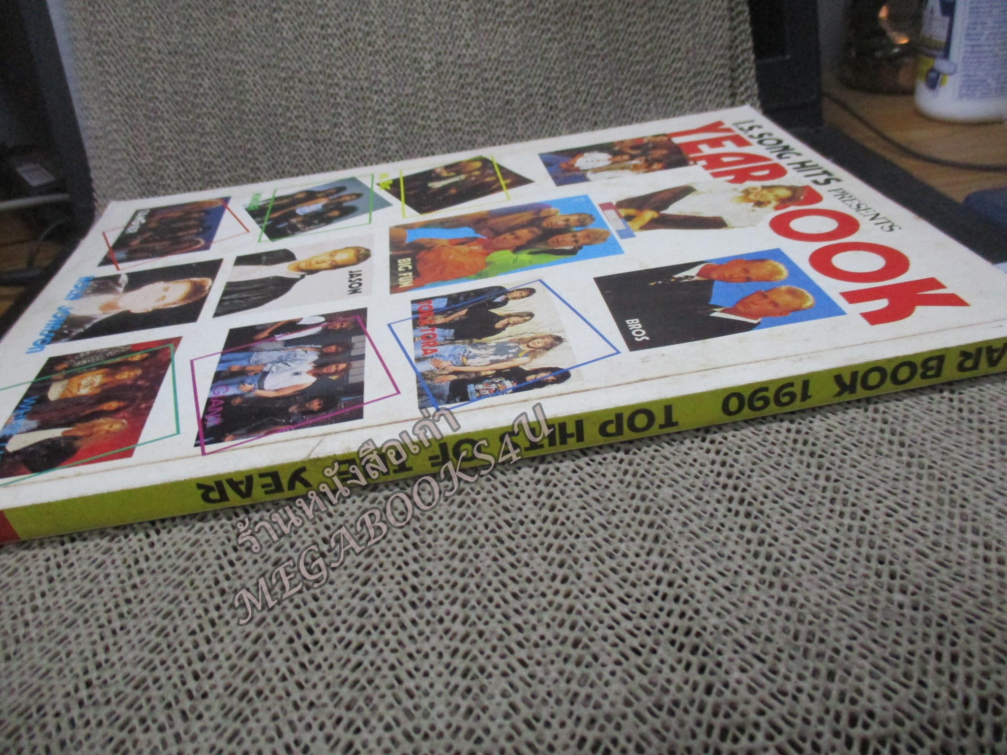 หนังสือเพลงพร้อมคอร์ดกีตาร์ THE GUITAR YEAR BOOK 1990