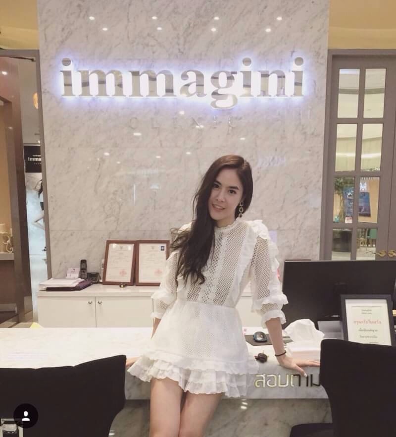 **หมดค่ะ**จั๊มสูทขาสั้นลูกไม้สีขาวแบบพีคใส่ แต่งระบายช่วง อก แขน และชายกางเกง น่ารักสุดๆเลยค่ะ