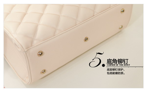 **Pre-order** กระเป๋า axixi แท้ สีครีมงาช้าง