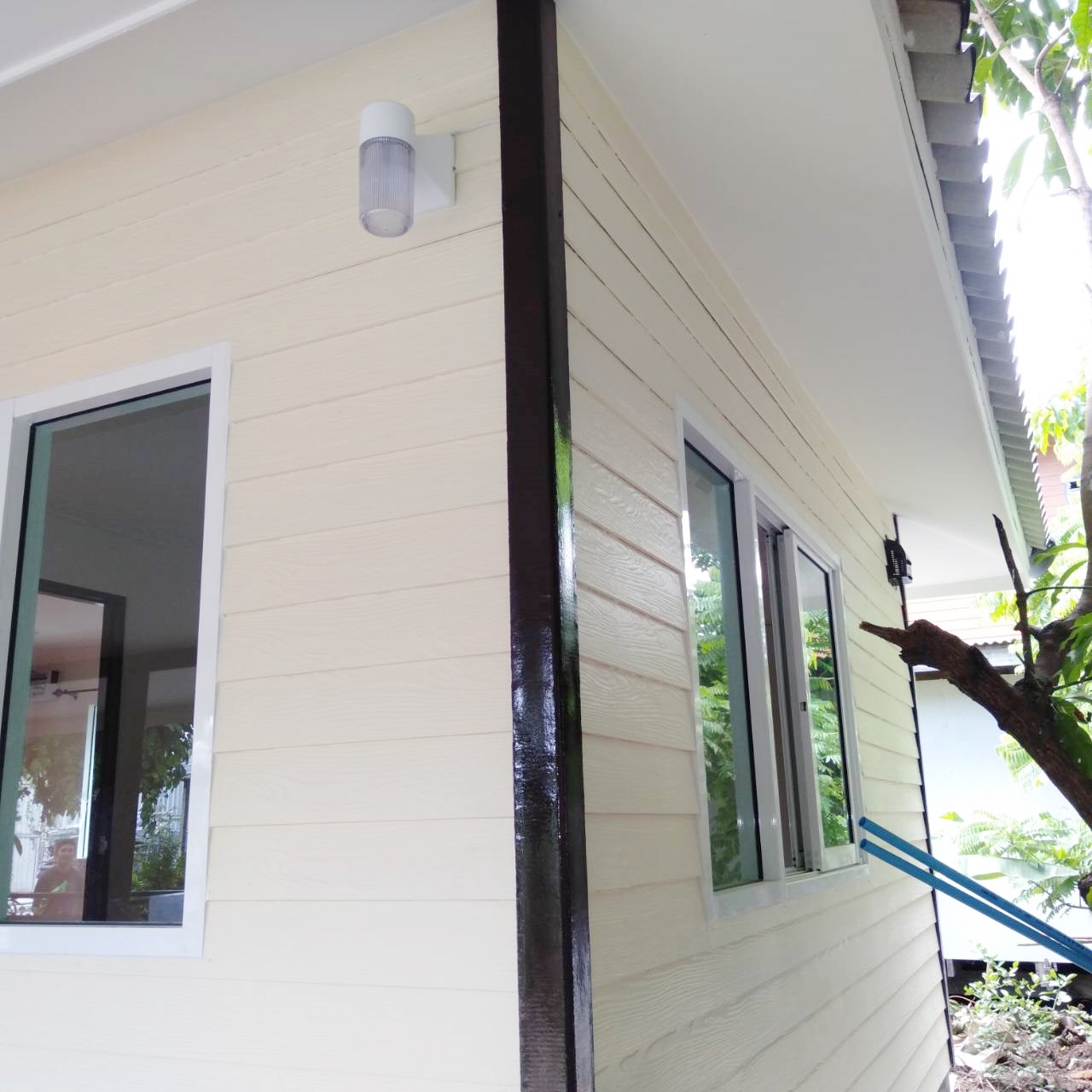 บ้านน็อคดาวน์ หลังนี้ ขนาด 4*6 เมตร พร้อมระเบียงหลังคาคุม ขนาด2*6เมตรเต็มหน้าบ้าน และระเบียงขนาด 2*3 เมตร