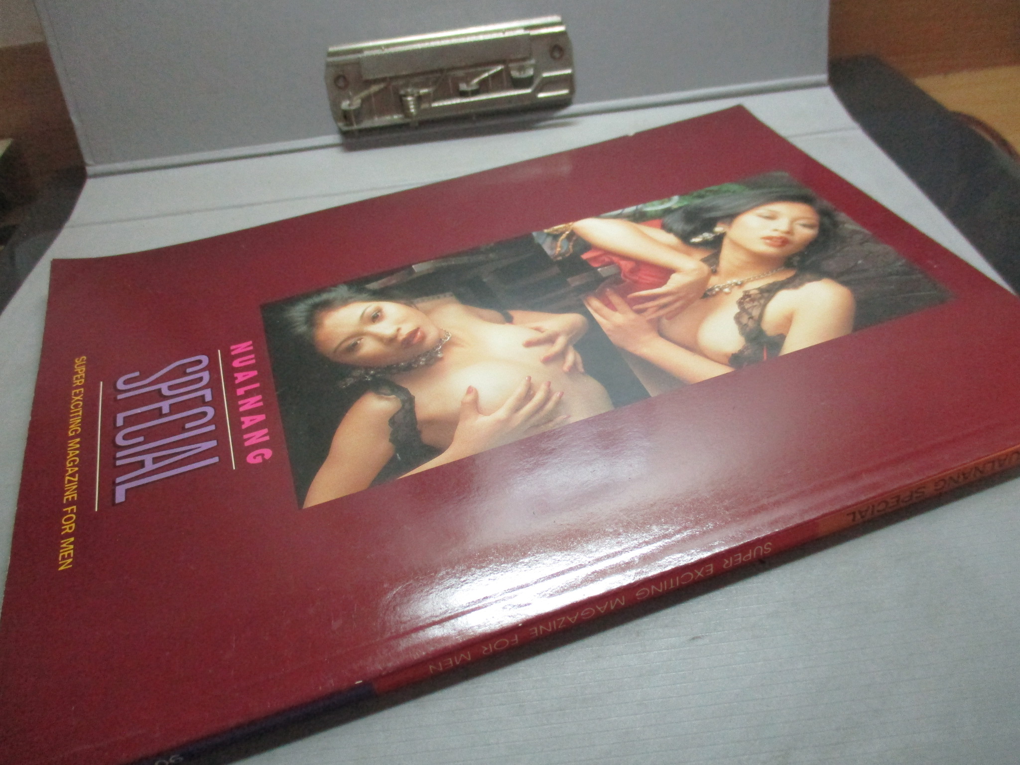 นางแบบไทย นวลนาง 2นางแบบ เห็นบน ภาพสี+ขาวดำ มีเนื้อเรื่อง