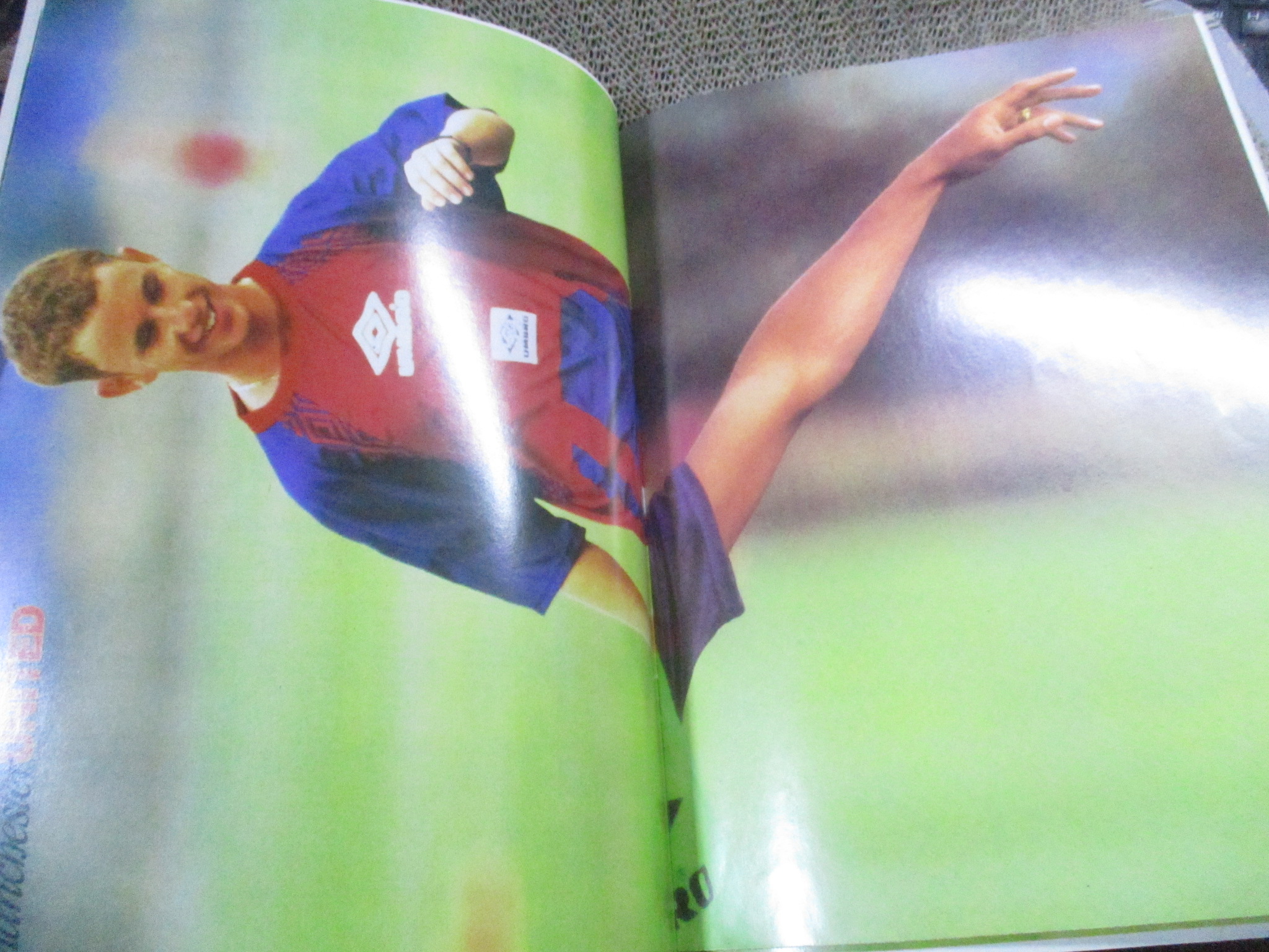 MANCHESTER UNITED ฉบับที่ 23 ปี2537.มีโปสเตอร์ ---สตาร์ซอคเกอร์ ฟุตบอล