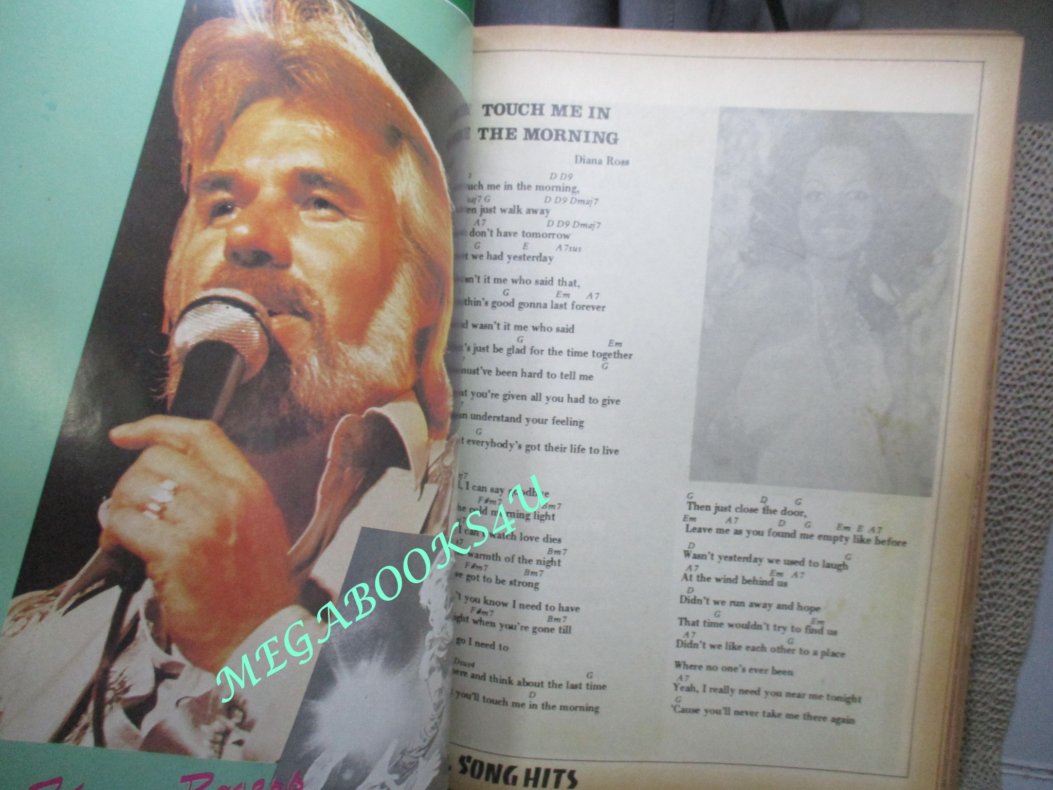 หนังสือเพลงพร้อมคอร์ดกีตาร์ All Time Greatest Hits Volume 3 ตำหนิ ขอบปกเยินเล็กน้อย