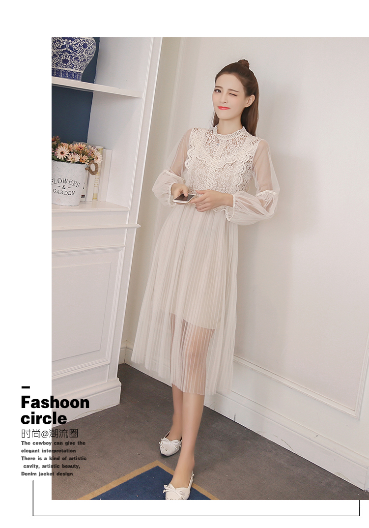 **หมดค่ะ**เดรสตัวเสื้อผ้าลูกไม้สีครีม แต่งรอบคอเสื้อ หน้าอก และเอวด้วยผ้าถักโครเชต์สีครีม สวยมากๆเลยคะ