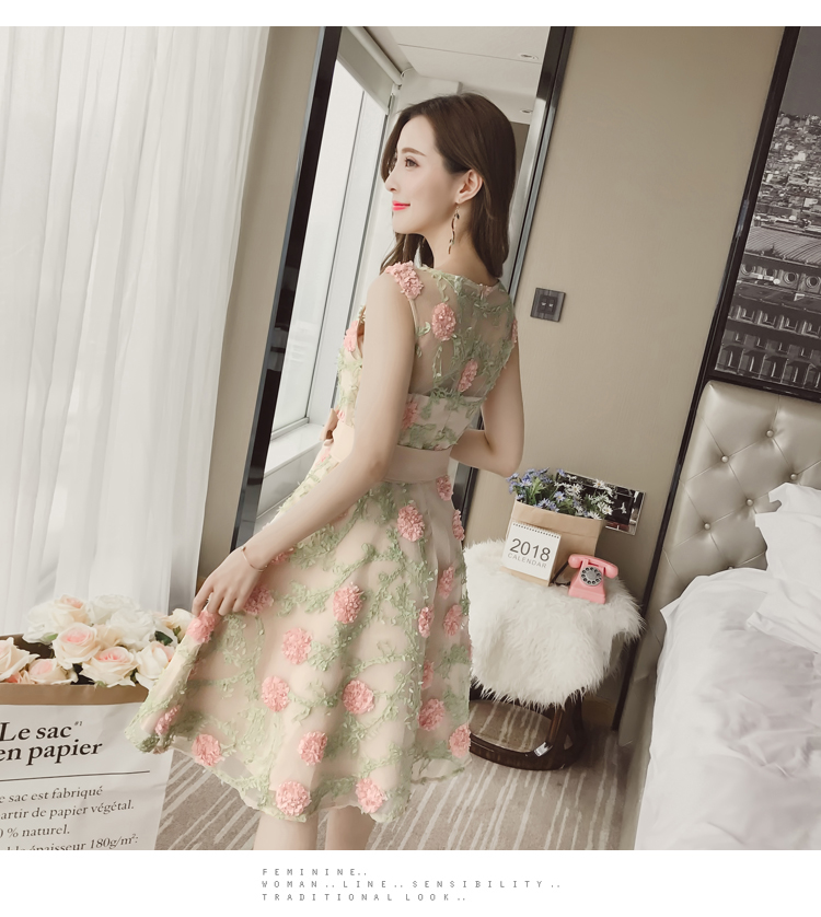 ***พร้อมส่ง*** เดรสผ้าไหมแก้ว organza ปักดอกเล็กๆๆสีชมพูโอรสและสีเขียว แขนกุด มีผ้าซาตินผูกเอวเป็นโบว์ให้เหมือนแบบ สวยมากๆๆค่ะ