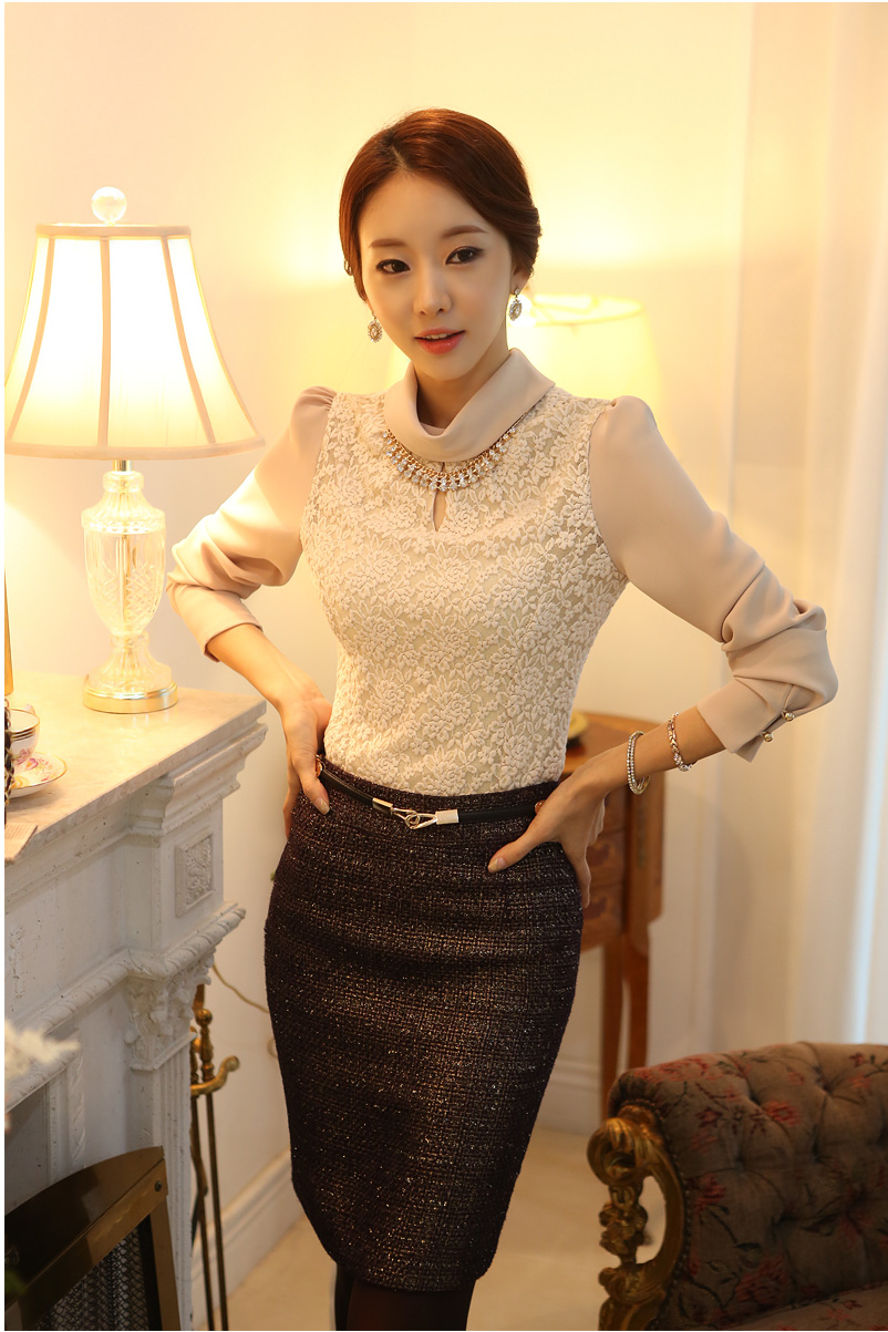 ***พร้อมส่ง*** New เสื้อผ้าลูกไม้สีครีมคอเต่าประดับสร้อยเพชร ช่วงอกแต่งผ้าลูกไม้ลายดอกสีครีม คอและแขนตัดต่อผ้าชีฟอง มีซับในสวยเหมือนแบบค่ะ