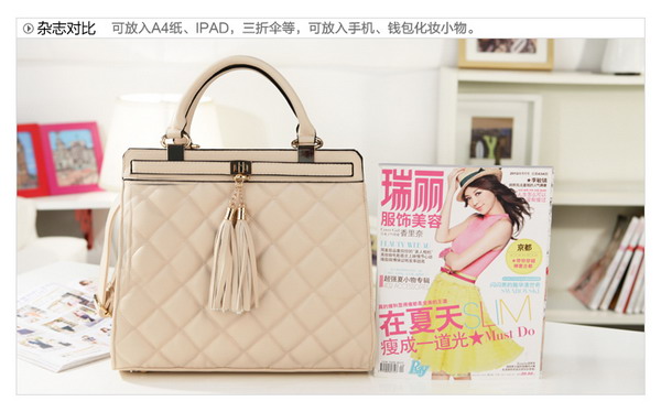 **Pre-order** กระเป๋า axixi แท้ สีครีมงาช้าง