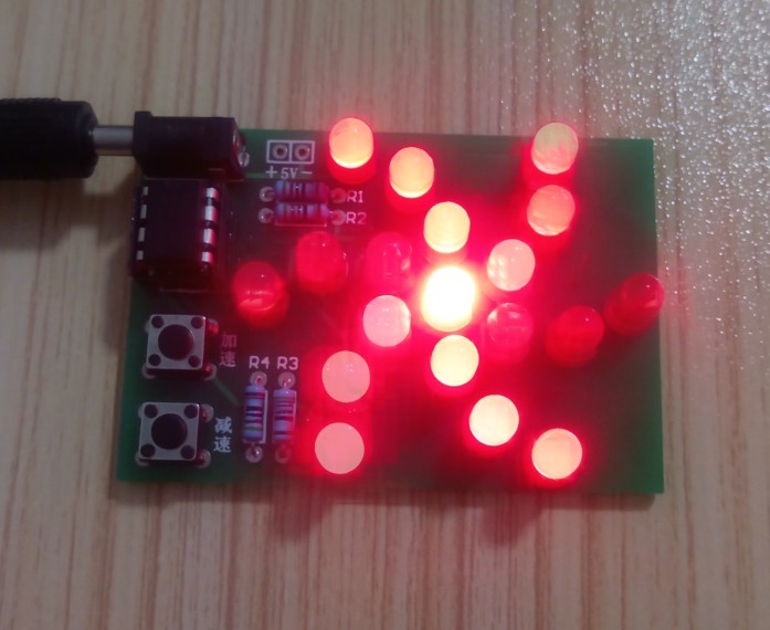 ชุดคิท วงจรไฟวิ่ง 22 ดวง Rotating electronic windmill kit training teaching DIY