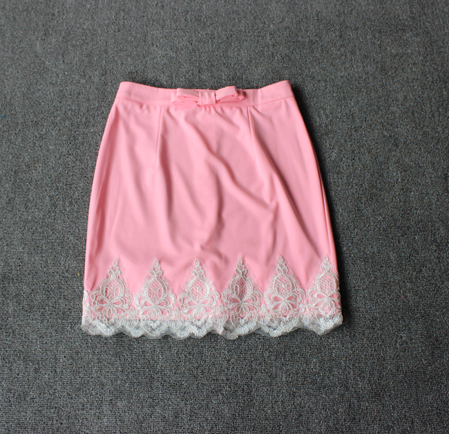 ***พร้อมส่ง***ชุดเสื้อกระโปรงสำหรับใส่ไปงานแต่งสีชมพูหวาน ตกแต่งลูกไม้ สวยหรูมากค่ะ