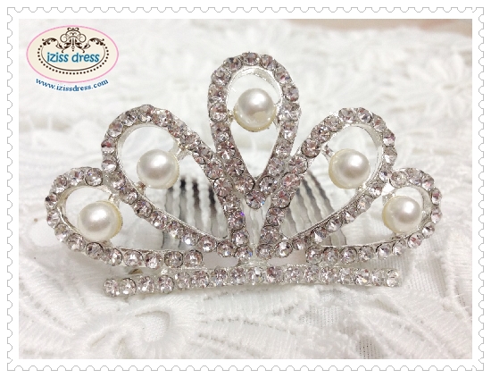 **พร้อมส่ง**มงกุฎเพชรประดับมุก ประดับผมแบบหวีสับสำหรับใส่เป็นพร็อพประกอบชุดสไตล์เจ้าหญิง หรือนางฟ้าหรือเดินขบวนพาเหรด สวยมากๆค่ะ