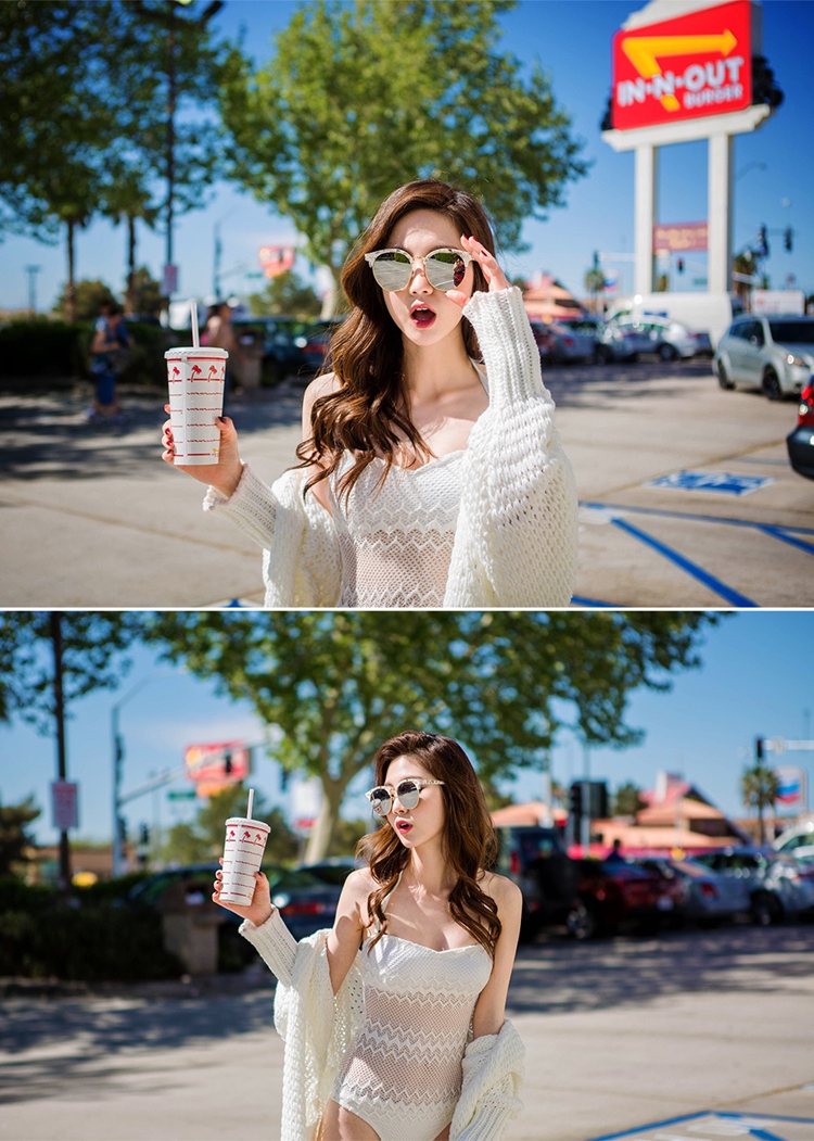 ***พรีออเดอร์***บิกินี่ชุดว่ายน้ำวันพีซ one-piece สีขาวครีมผ้าลูกไม้ ผูกโบว์น่ารักที่คอ เล่นดีเทล sexy เล็กๆ โชว์หน้าท้องแบนราบ สดใสน่ารักรับลมทะเล สวยเหมือนแบบค่ะ