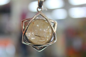 ไหมทองดาวหกแฉก ( Rutile Quartz in Star of Davis )
