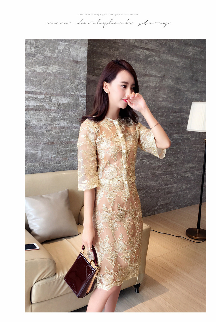 **หมดค่ะ**เดรสผ้าลูกไม้ปักสีทอง ลายดอกไม้ กระดุมผ้าหน้าอก เดรสเข้ารูปช่วงเอว แขนยาวสามส่วน มีซับในสายเดี่ยวสีน้ำตาลทอง (ปรับความยาวสายที่ไหล่ได้) สวยหรูมากๆค่ะ