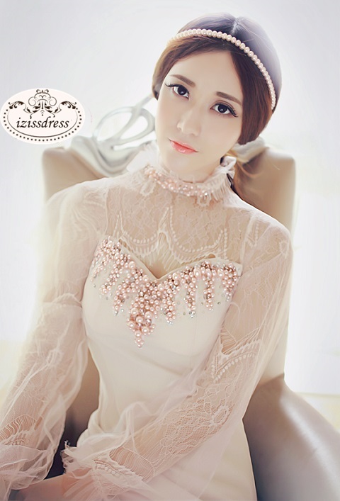 ***หมดค่ะ***เดรสผ้าเนื้อดีสีชมพูเบจ ช่วงบนต่อผ้าลูกไม้ปักพลอยสีคอติดแขนยาวสวยเหมือนแบบ100%ค่ะ