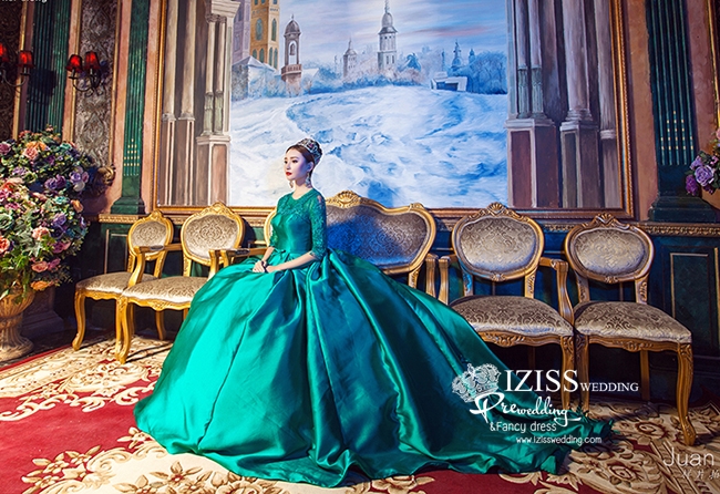 PW335- **พร้อมส่ง 12 พ.ย.ค่ะ** ชุดคู่ถ่ายพรีเวดดิ้ง (prewedding dress) & ชุดแต่งงานแฟนซี (Fancy wedding dress)ชายหญิง "ธีมสีเขียวเข้ม"