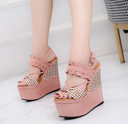 รองเท้าส้นเตารีดลายสก๊อตสีชมพู/เบจ ไซต์ 34-40 สูง 6.4 , 5.6 , 4.8 นิ้ว