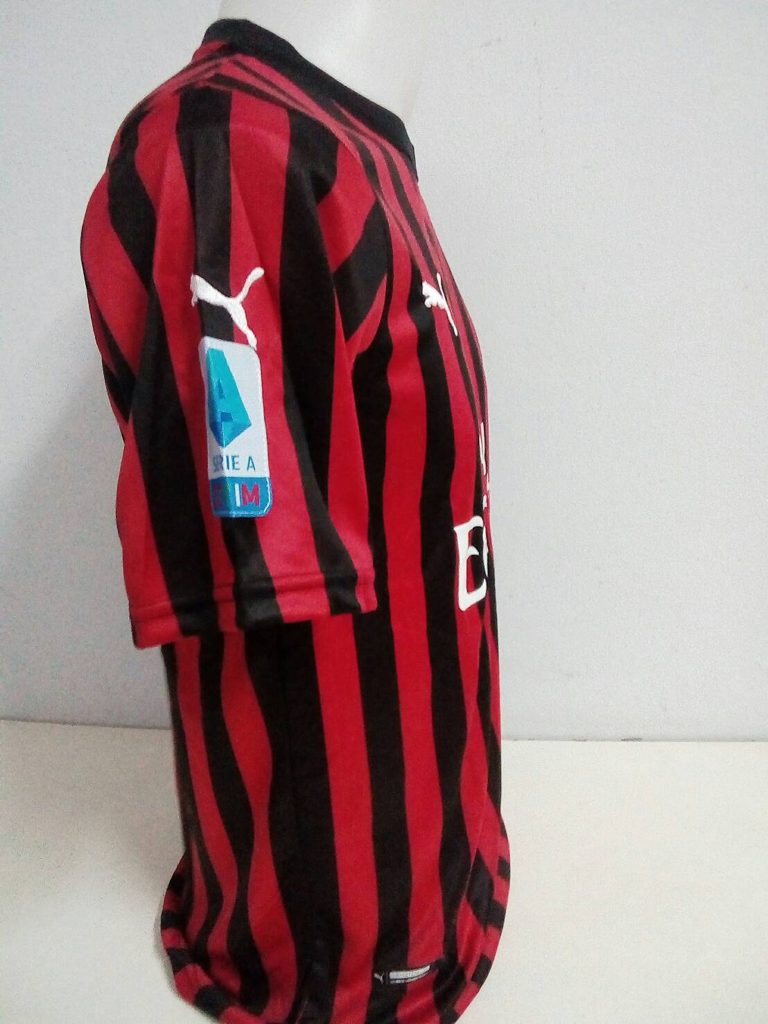 ชุดบอลทีมเอซี มิลานเหย้า 2019-2020