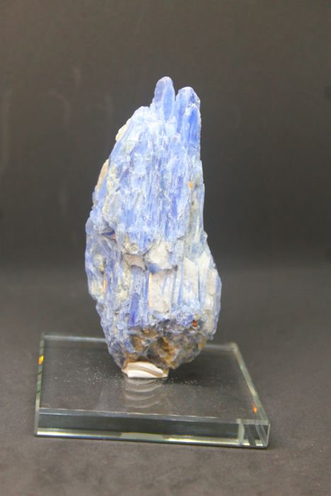 ไคยาไนท์ ( Kyanite )