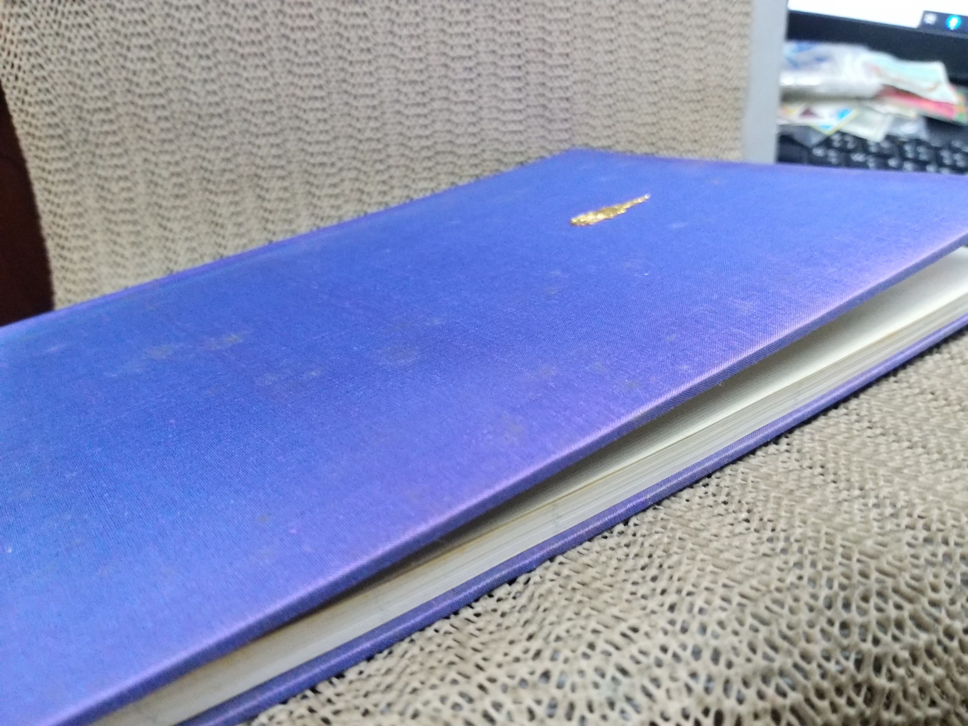 สมุดบันทึกเฉลิมพระเกียรติ สมเด็จพระเทพรัตนราชสุดาฯ สยามบรมราชกุมารี เนื่องในวโรกาสที่ทรงพระเจริญพระชนมายุ 40 พรรษา / สภาพดี กล่องนอกบุบเยินเล็กน้อย