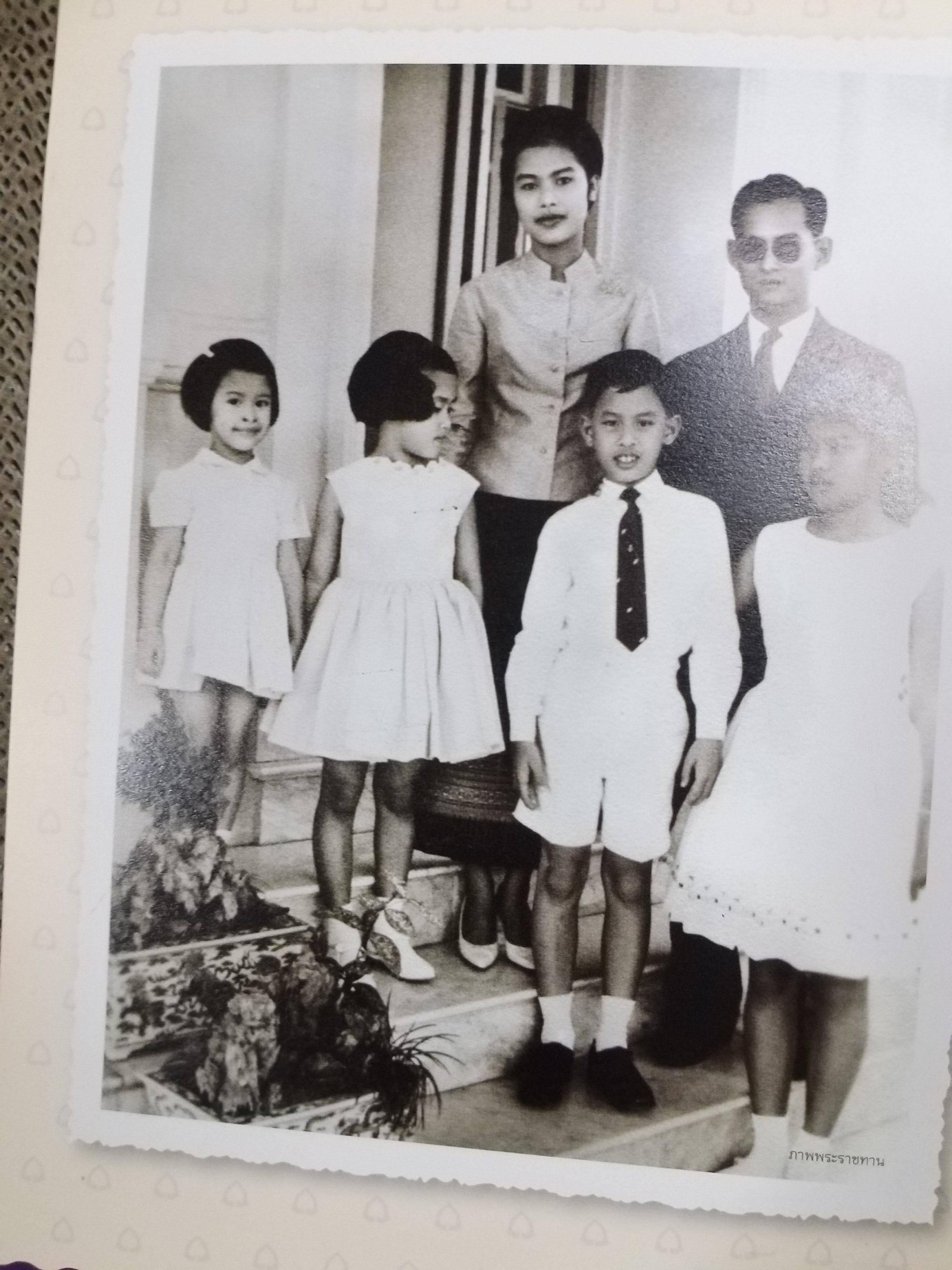 ปฏิทินตั้งโต๊ะ ปี2553 ชุด ทรงสถิตในใจชน ของ ธนาคารไทยพาณิชย์