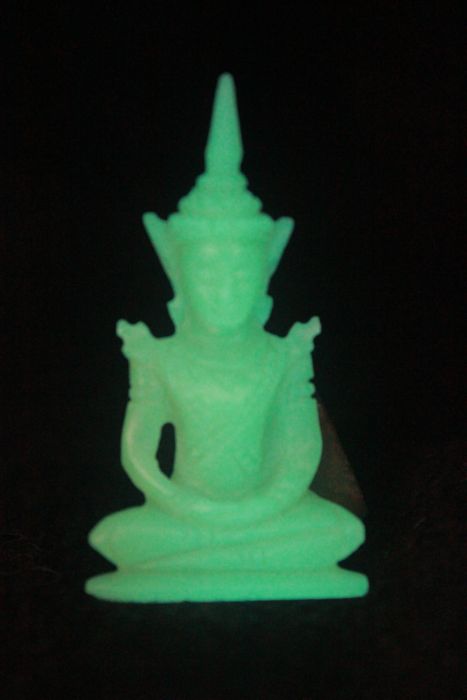 พระแก้วมรกตหินหยกเรืองแสงองค์เล็ก