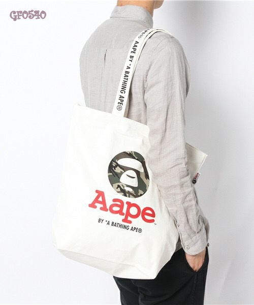 ❌Aape BY * A BATHING APE กระเป๋าสะพายใบใหญ่สีขาว