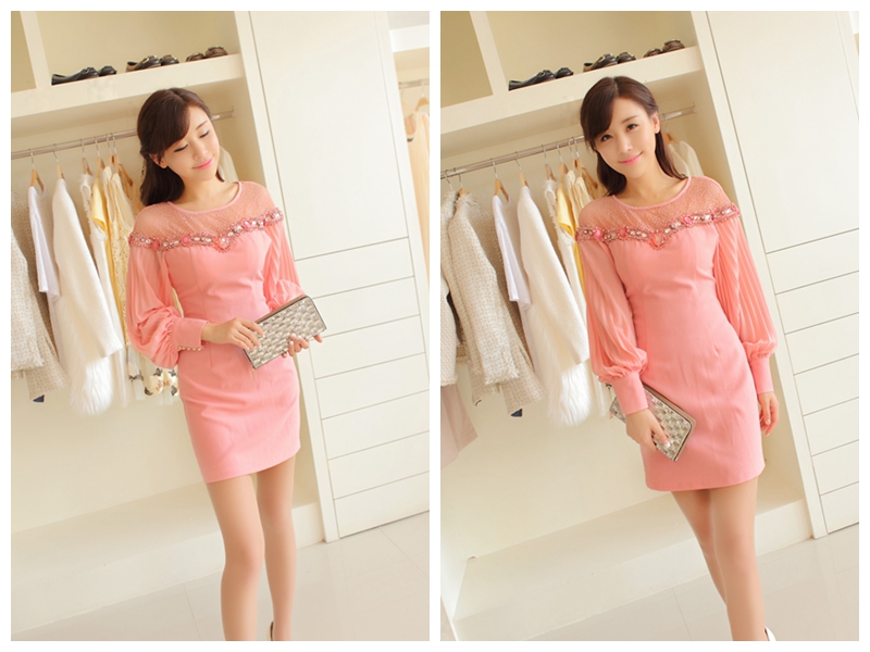**พร้อมส่ง**เดรสสีชมพูเข้มประดับเพชรผสมคริสตัลสุดหรู เข้ารูป ซีทรูช่วงไหล่ สวยเหมือนแบบค่ะ