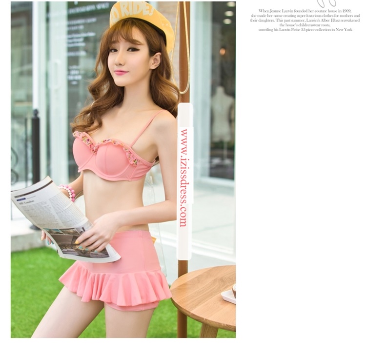 **พร้อมส่ง**ชุดว่ายบิกินี่ทูพีชเซ็ท 3 ชิ้น three-pieces สีชมพูเซ็กซี่ด้วยเสื้อคลุมผ้าลูกไม้ผูกโบว์ที่ไหล่ทั้ง 2 ข้าง ทำให้ดูน่ารัก sexy สวยเหมือนแบบค่ะ