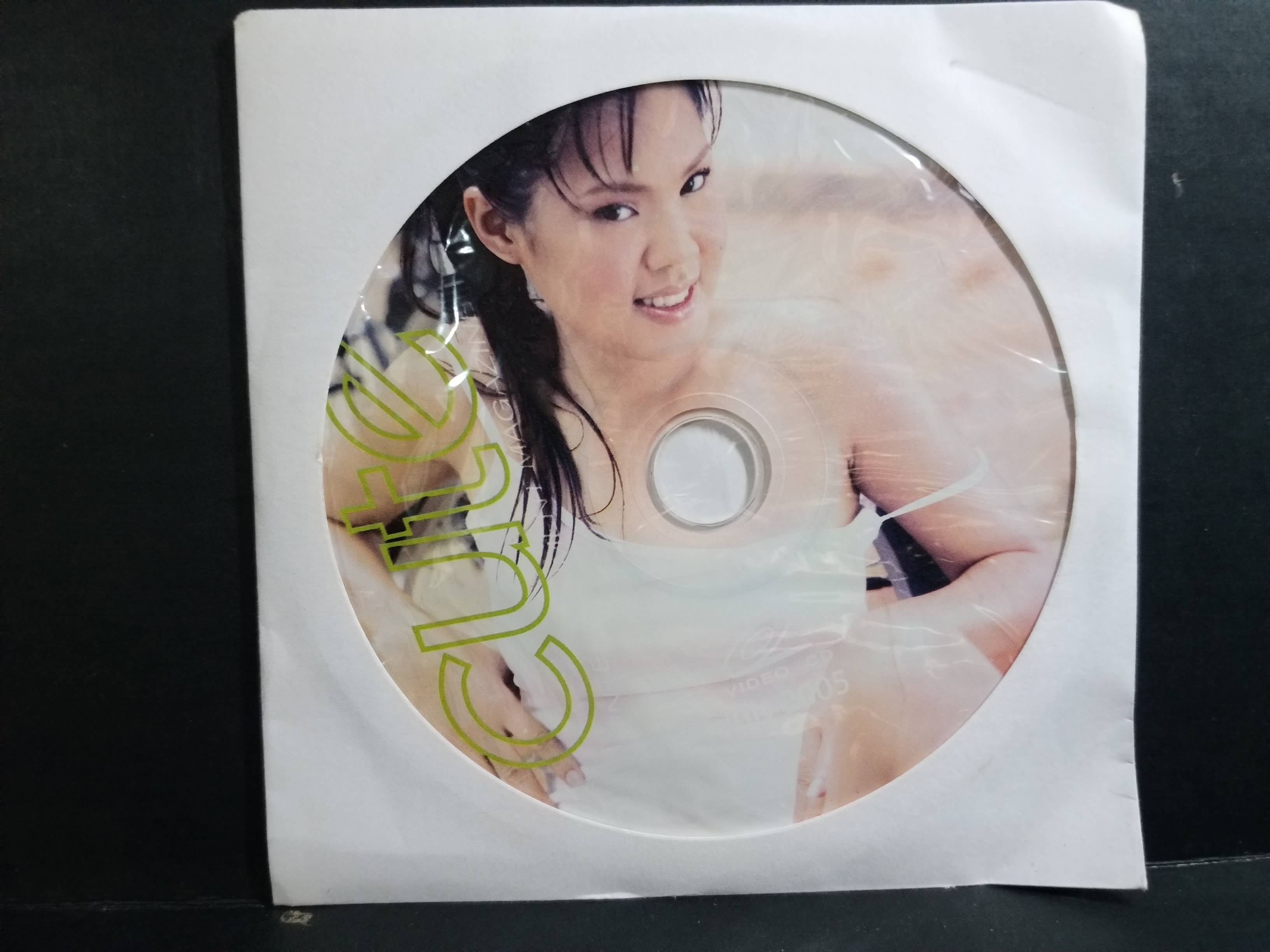 แผ่น CD เบื้องหลังนางแบบ นิตยสาร cute JULY 2005 / ความคมชัดตามยุคนั้นครับ
