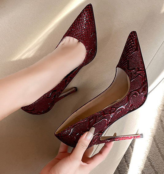 รองเท้าคัทชูปลายแหลมส้นเข๋มลายงู ไซส์ 35-46 สีดำ/แดง/ม่วง/น้ำเงิน