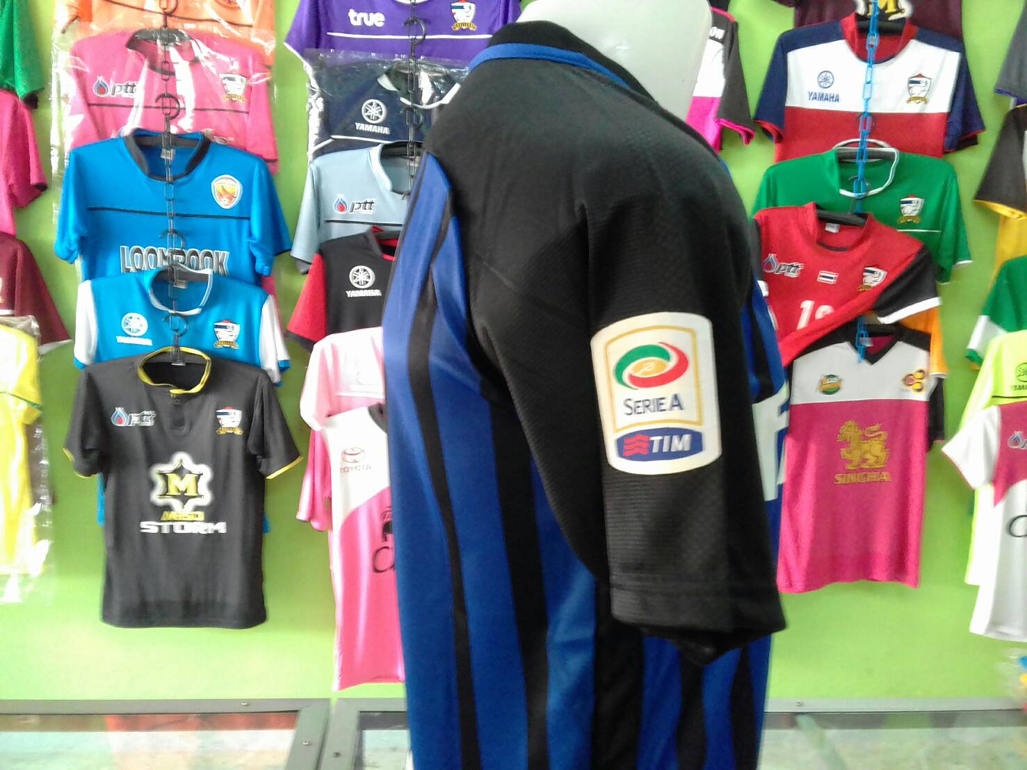 ชุดบอลทีมเหย้า Inter Milan 2017 -2018