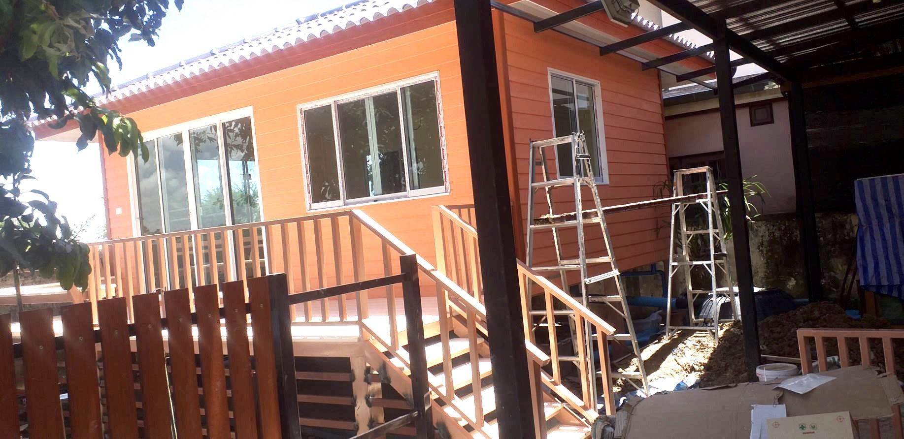 บ้านน็อคดาวน์ ทรงปั่นหยา ขนาด 4*6 เมตร พร้อมระเบียง 2*3 เมตร ชุดประตูสไลด์