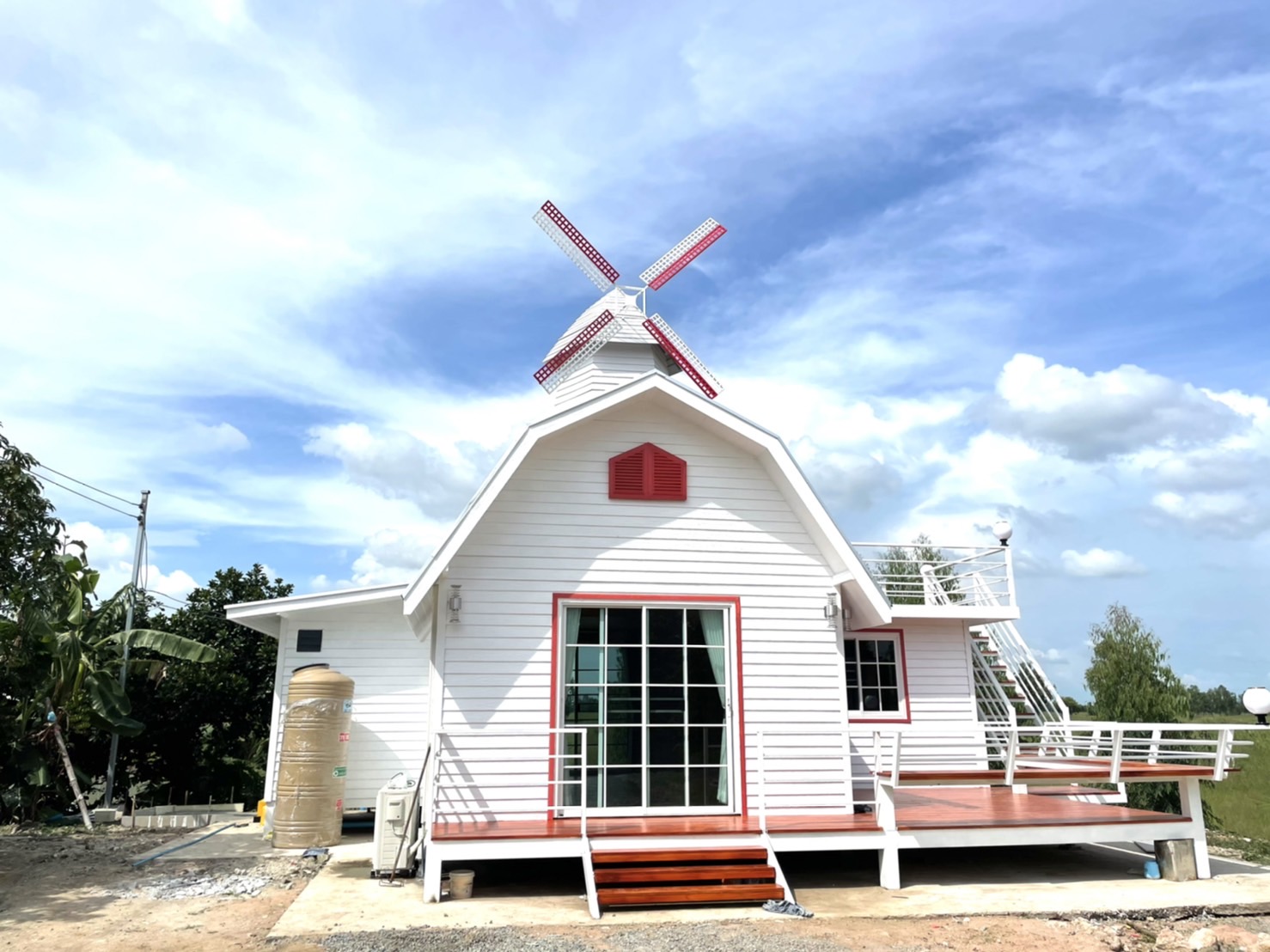 บ้านกังหันลม ขนาดกว่า 50 ตารางเมตร ใหม่ล่าสุด กังหันหมุนได้จริง