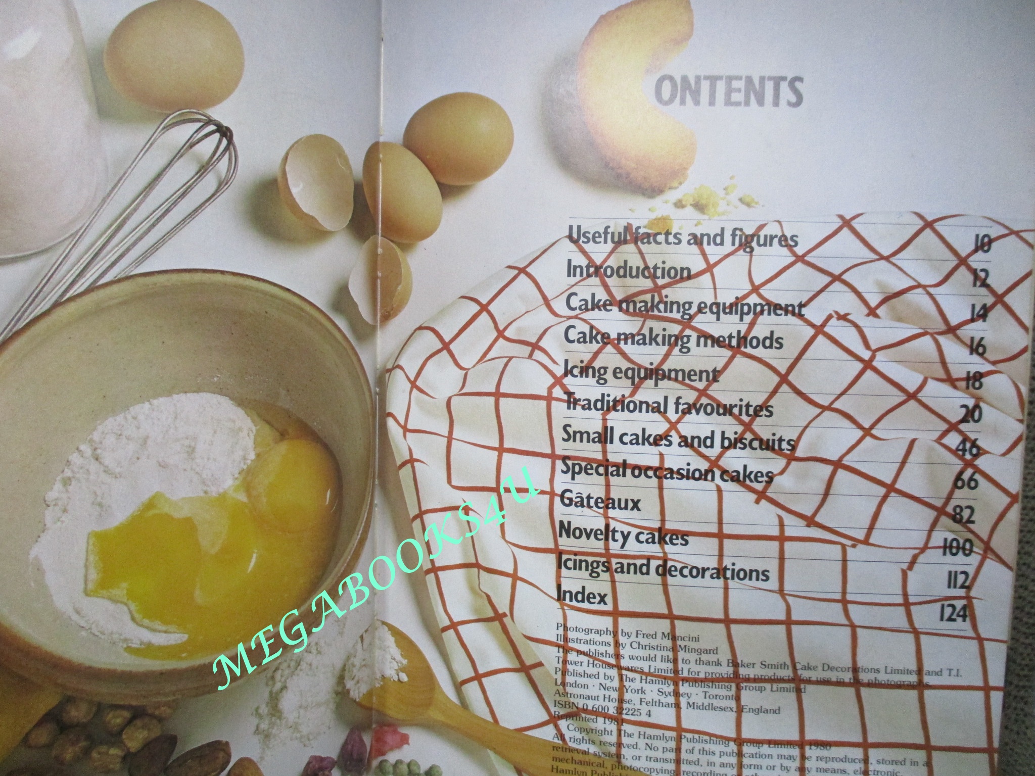 หนังสือ ตำราตกแต่งและทำขนมเค้ก(ปกแข็ง) (ภาษาอังกฤษ) Hamlyn All Colour Book of Cakes and Cake Decorating - Jill Spencer - 1981 Edition