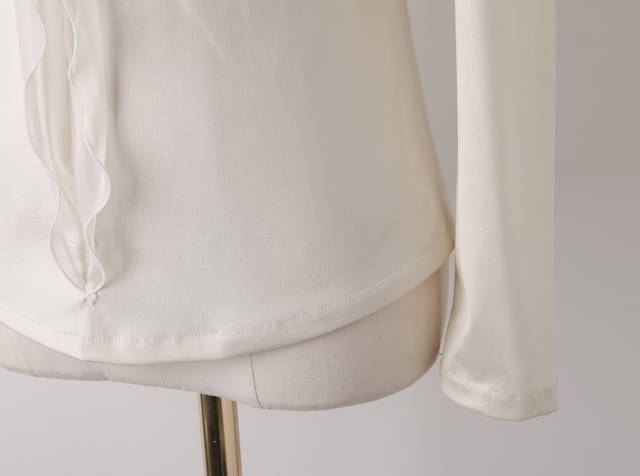 ***หมดค่ะ***เสื้อชีฟองสีส้ม ตกแต่งดีเทลที่คอด้วยผ้าชีฟองม้วนเป็นริ้วๆ แขนยาว สวยเหมือนแบบค่ะ