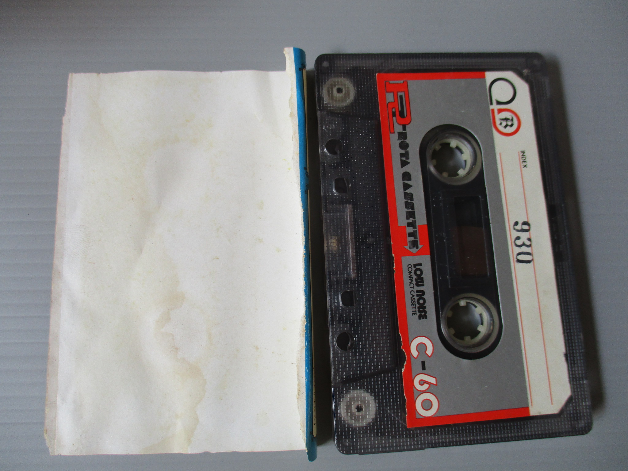 เทปเพลงลูกกรุง บุษบา รังสี อัลบั้ม ฝากหมอนฝากรัก