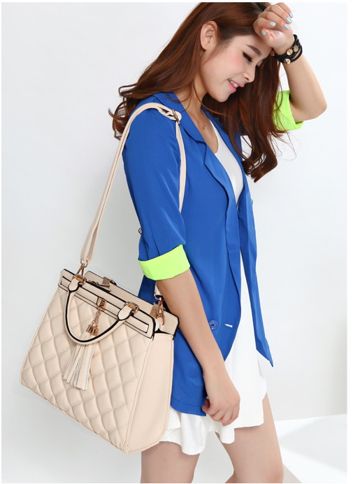 **Pre-order** กระเป๋า axixi แท้ สีครีมงาช้าง