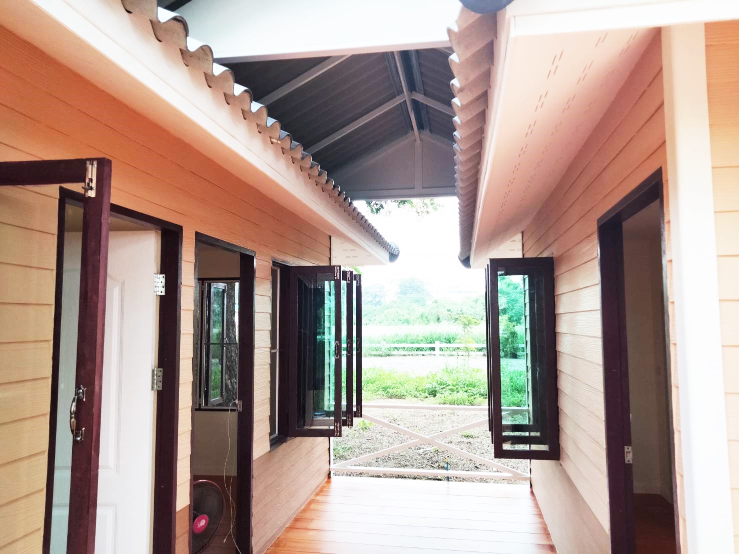 บ้านน็อคดาวน์ ขนาด 4*6 และ 3*4 พร้อมระเบียงกลางบ้าน