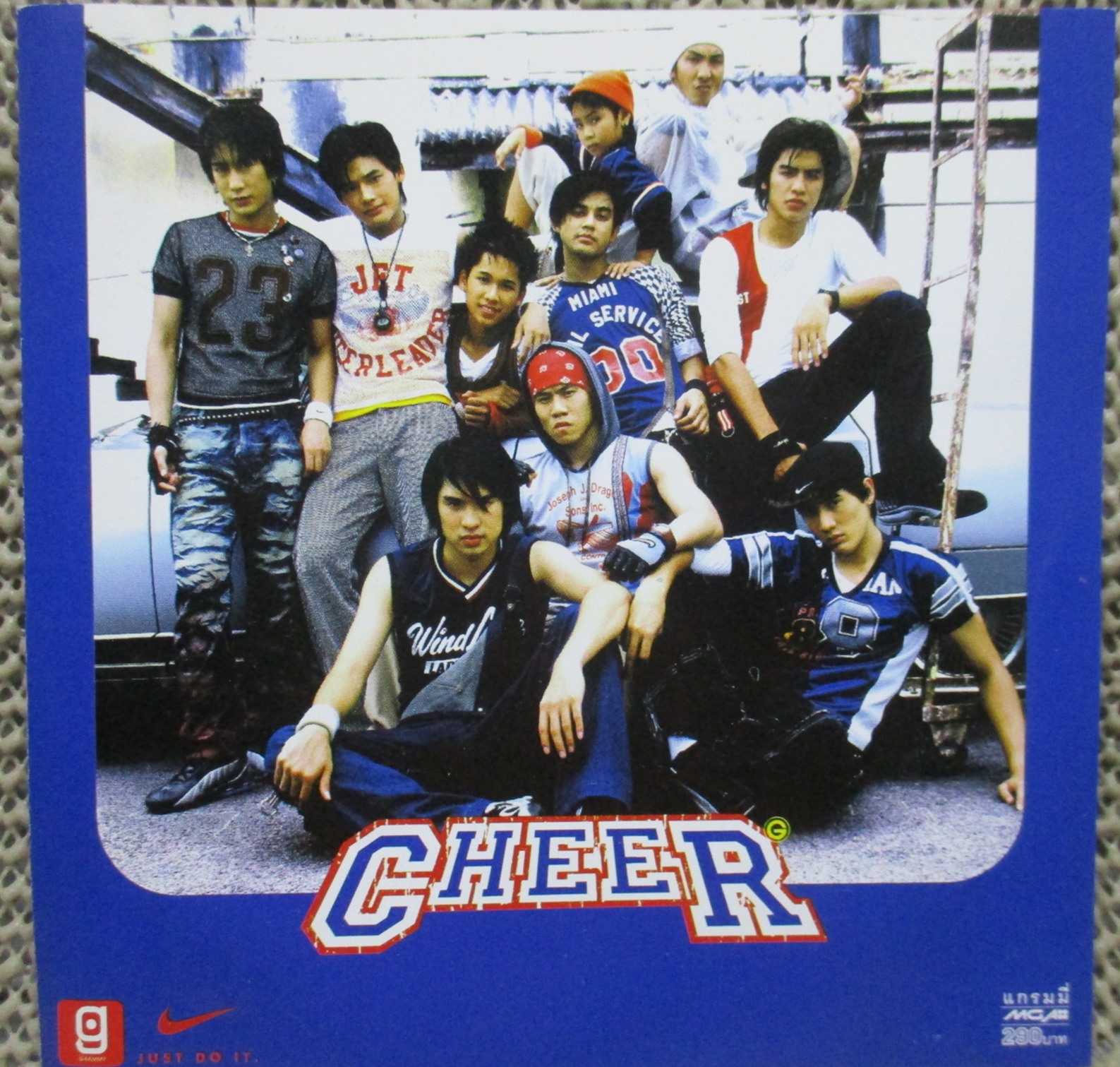ซีดีเพลงไทยสากล รวมเพลงดัง อัลบั้ม เชียร์ CHEER // ปกสวย แผ่นสวย มีรอยประปราย