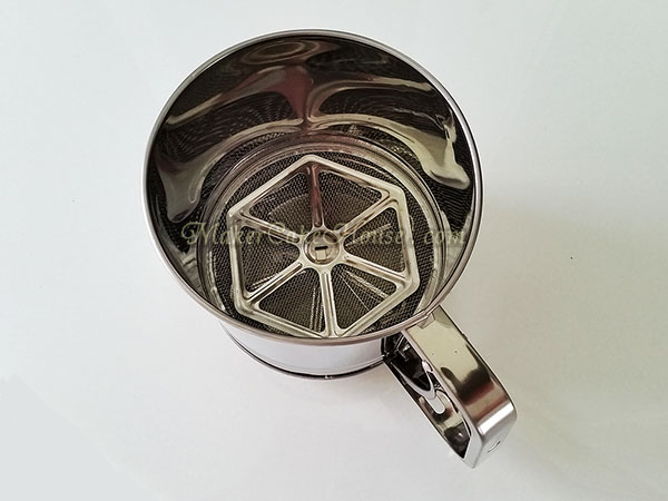 ถ้วยร่อนแป้งขนาดใหญ่